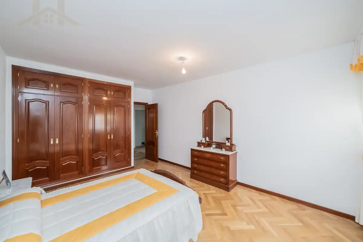 Dormitori de Casa o xalet en venda en San Sebastián de los Reyes amb Calefacció, Jardí privat i Piscina