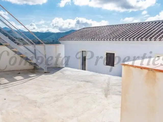 Detached homes for sale in Sedella