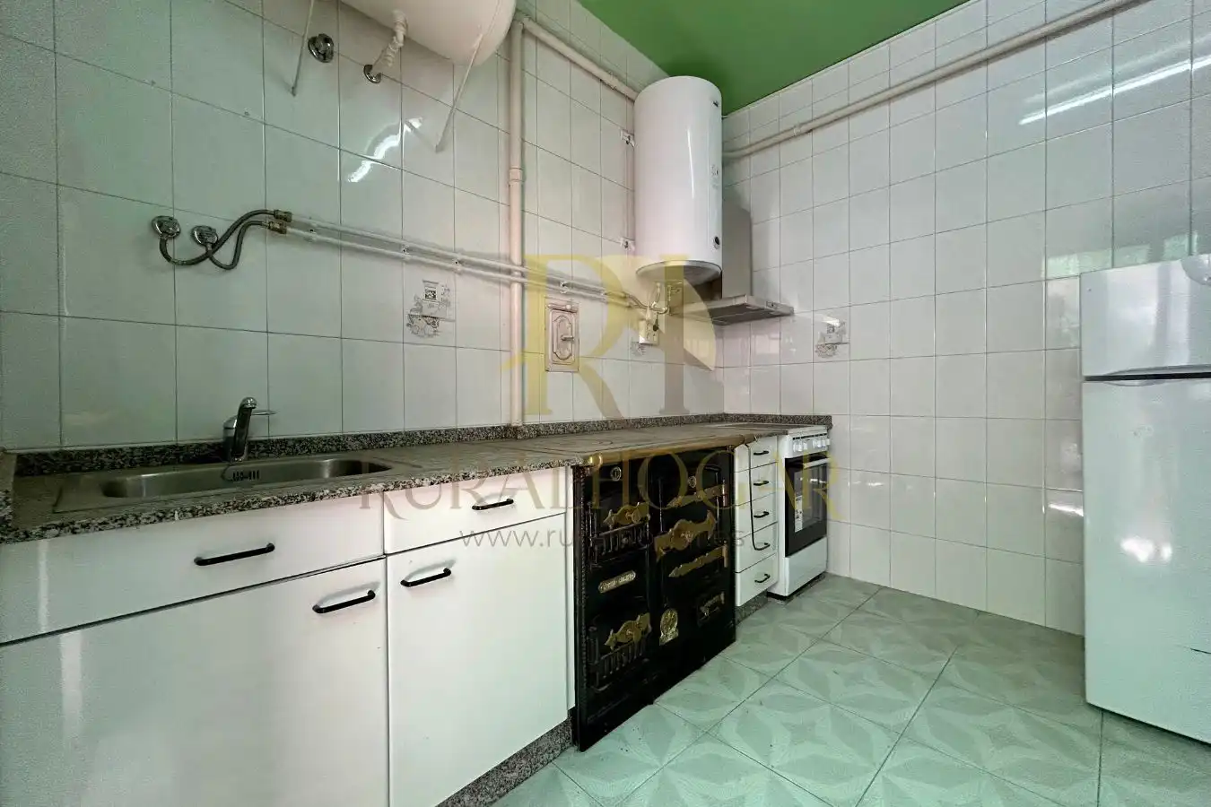 Kitchen of Flat for sale in Ponferrada  with Private garden