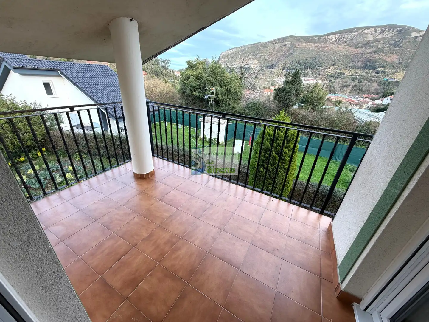 Terrassa de Casa o xalet en venda en Castro-Urdiales amb Calefacció, Jardí privat i Terrassa