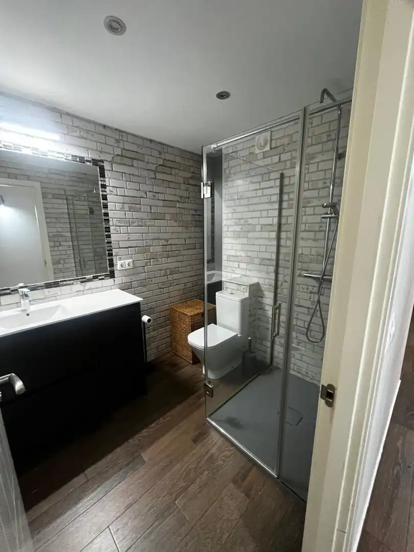 Bathroom of Flat for sale in Córdoba  with Air Conditioner, Parquet flooring and Storage room