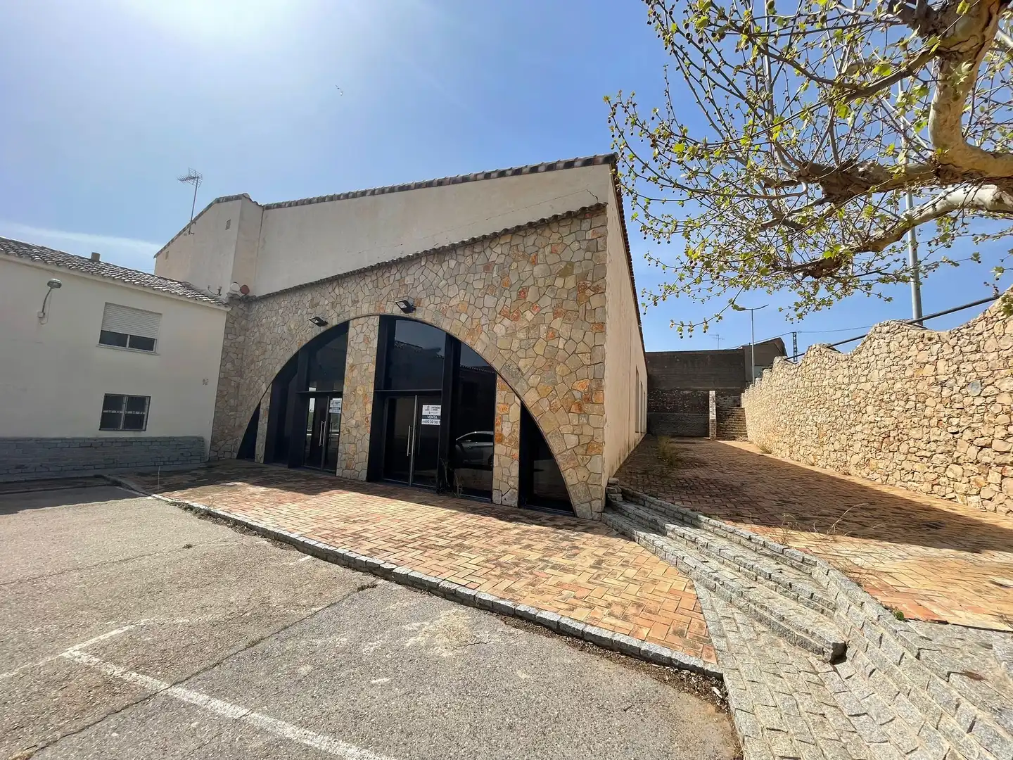 Vista exterior de Local en venda en Vall d'Alba