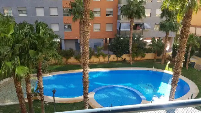 Piscina de Pis de lloguer en Mislata amb Aire condicionat, Terrassa i Traster