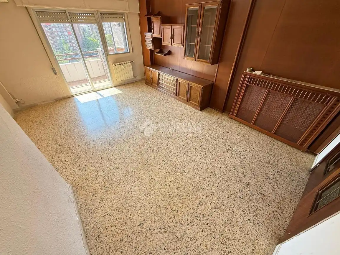 Habitación de Piso en venta en Zaragoza con Calefacción y Balcón