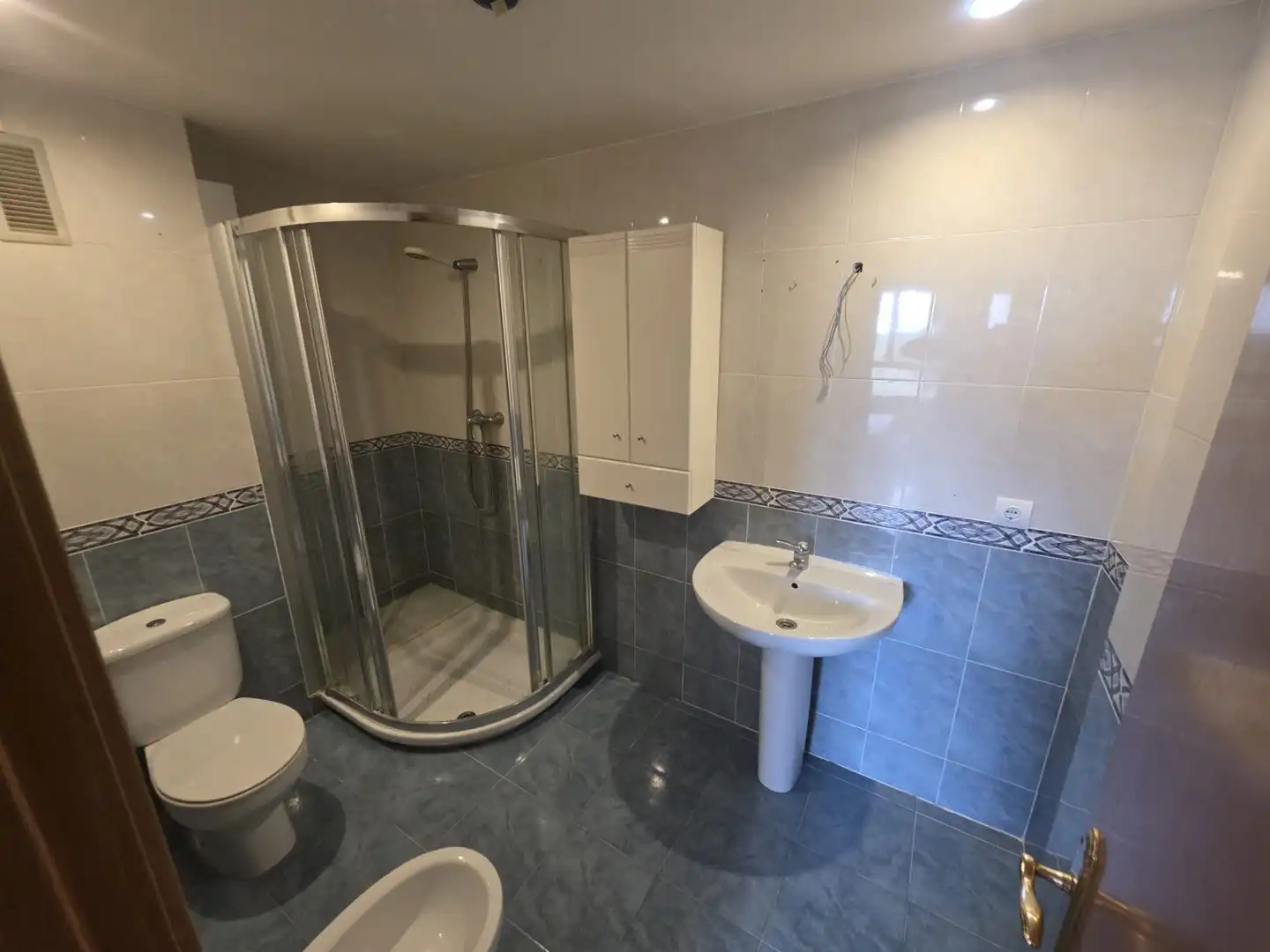Baño de Piso de alquiler en Vila-real con Aire acondicionado, Trastero y Piscina
