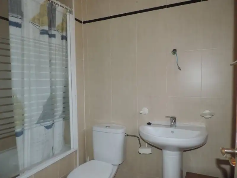 Baño de Casa o chalet en venta en Mondéjar con Calefacción y Terraza