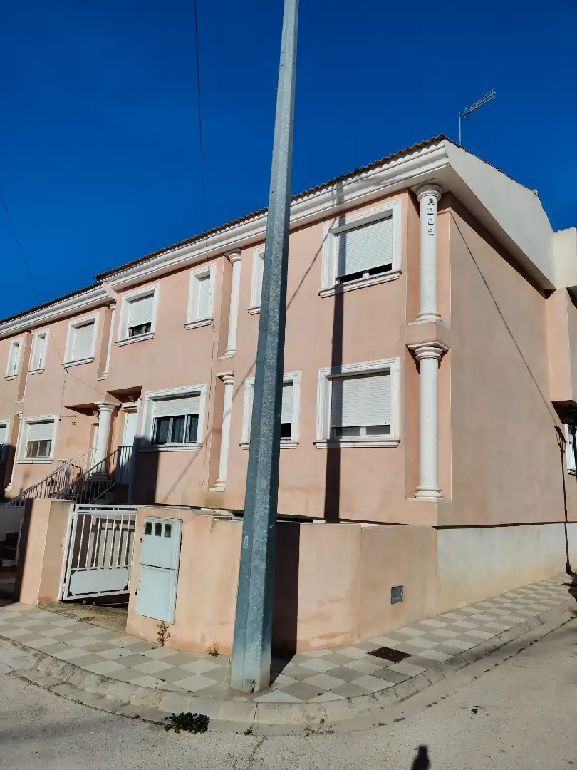 Vista exterior de Casa adosada en venta en Casas de Juan Núñez