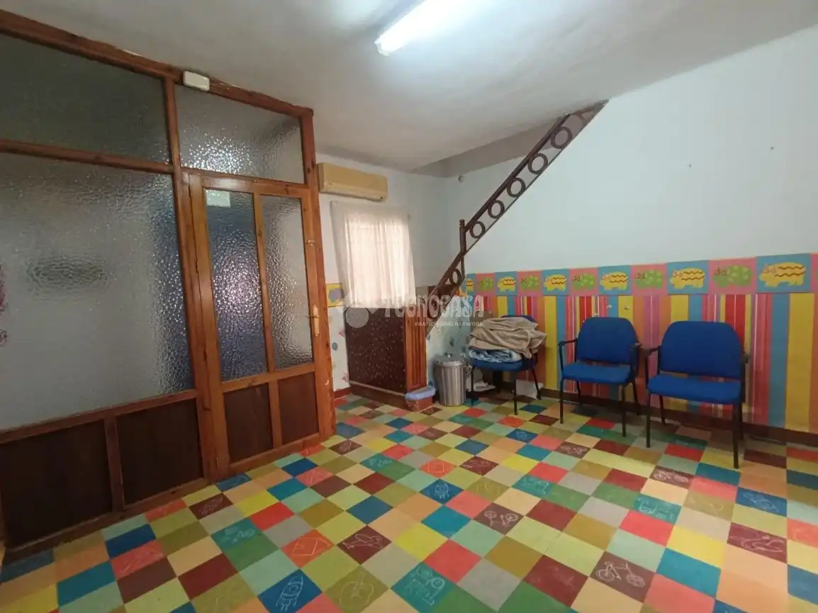 Casa aparellada en venda a La Carolina, imagen 2