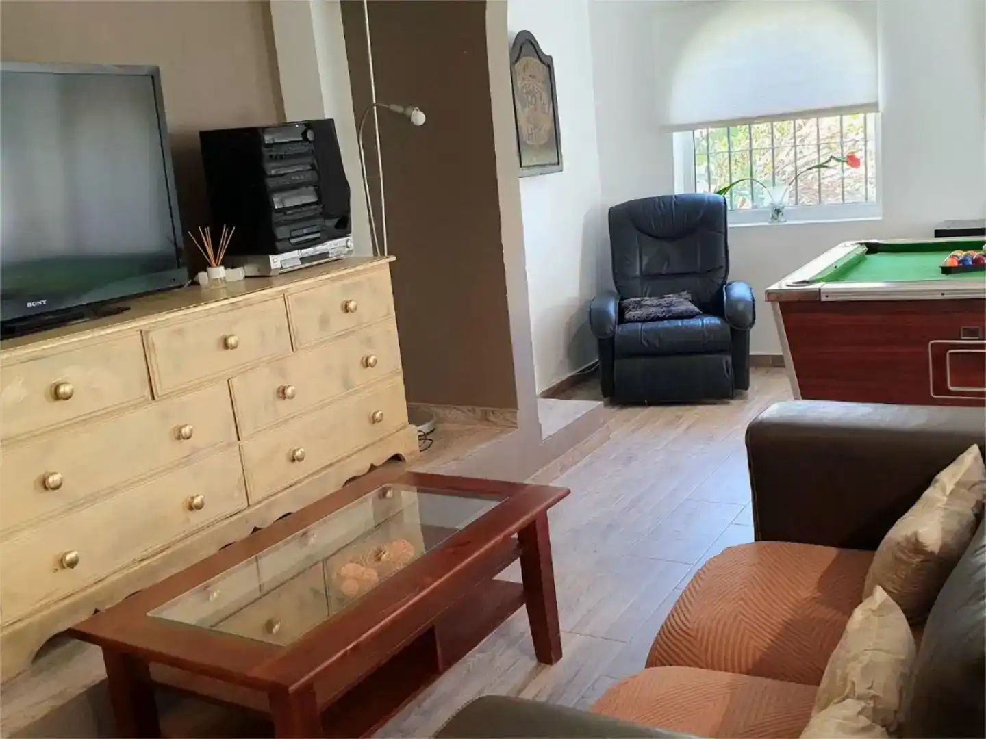 Sala d'estar de Pis de lloguer en Benalmádena amb Aire condicionat i Piscina