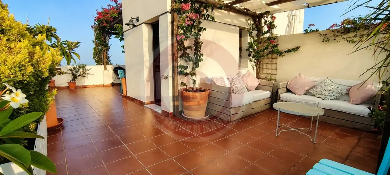 Casa aparellada amb piscina en venda a Almayate