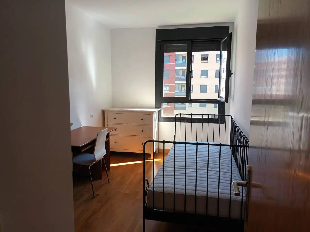 Habitación de Piso en venta en  Logroño con Calefacción, Parquet y Trastero