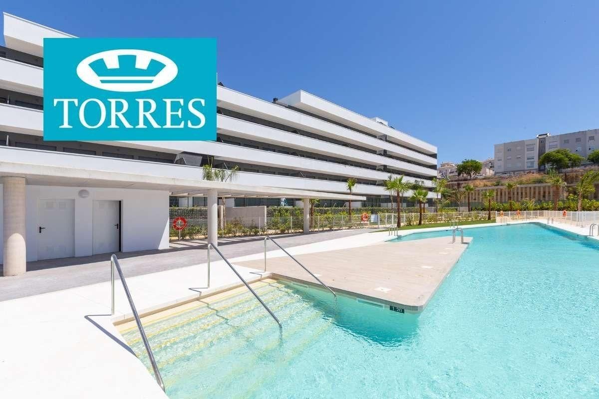 Vista exterior de Piso de alquiler en Estepona con Aire acondicionado, Calefacción y Terraza