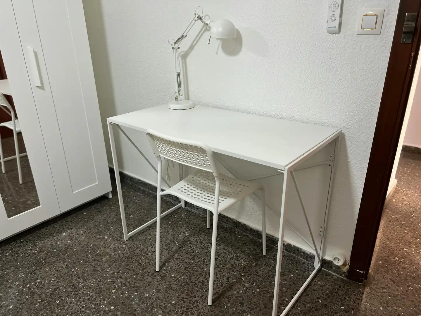 Vista exterior de Piso para compartir en Valencia con Lavadora y TV