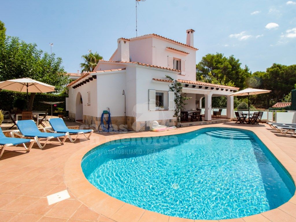 Vista exterior de Casa o xalet en venda en Es Mercadal amb Aire condicionat, Jardí privat i Piscina