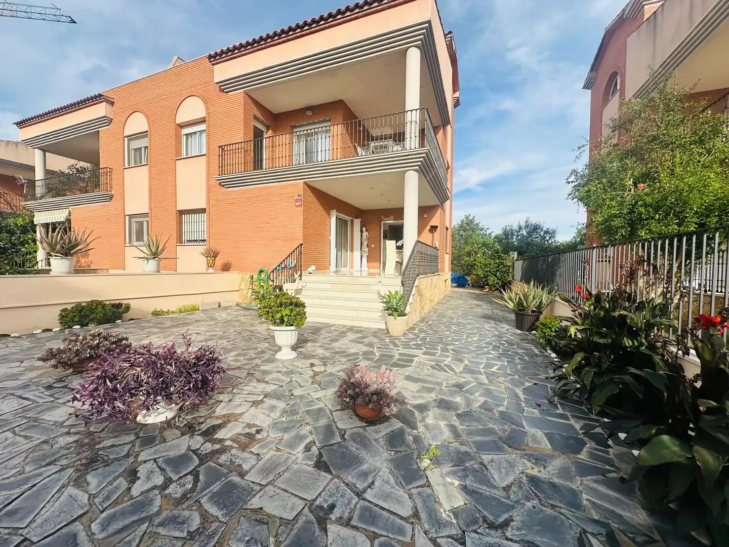 Vista exterior de Casa o xalet en venda en Cambrils amb Aire condicionat, Calefacció i Jardí privat