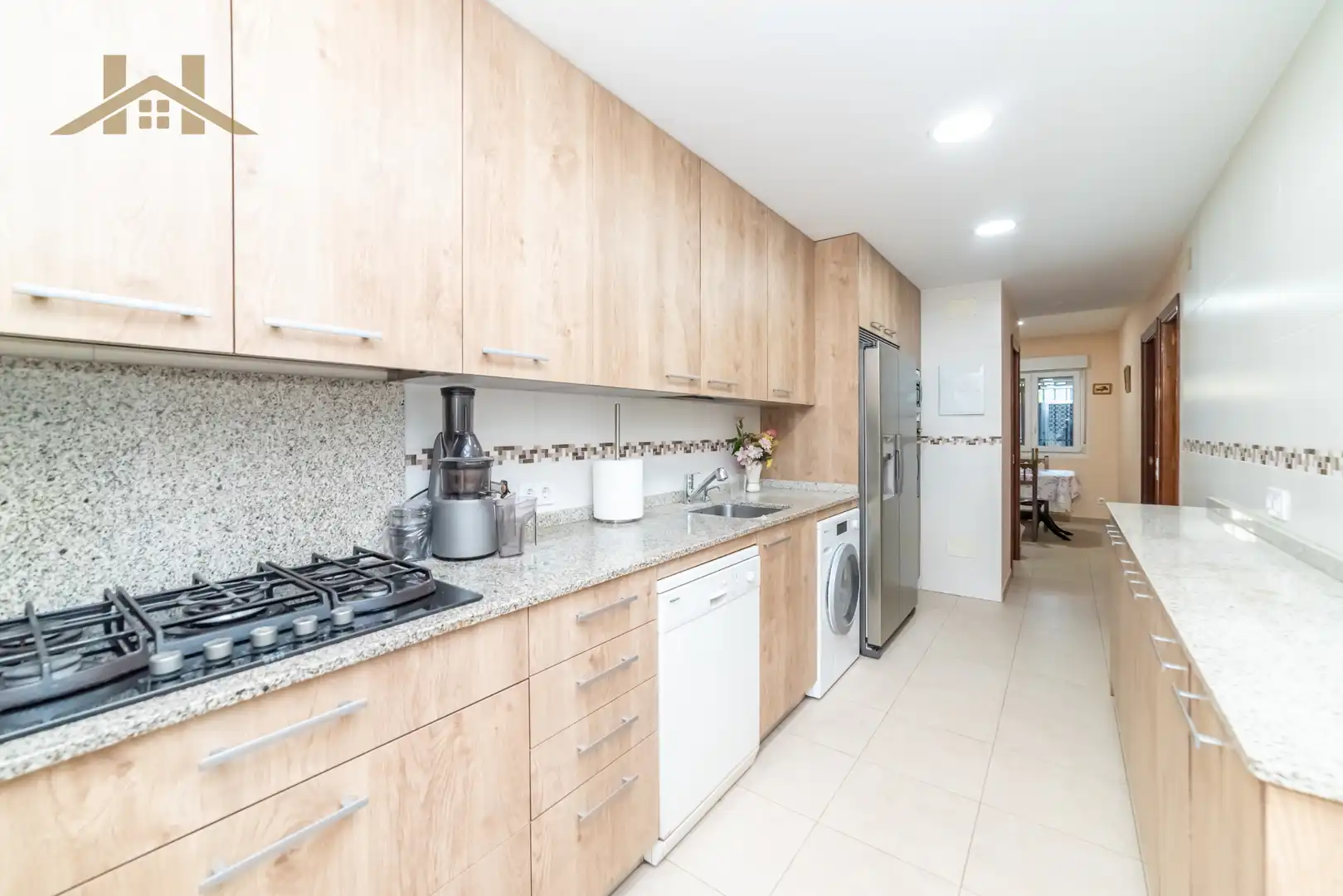Casa aparellada amb terrassa en venda a Calle de Mercedes de la Cadiniere, imagen 2