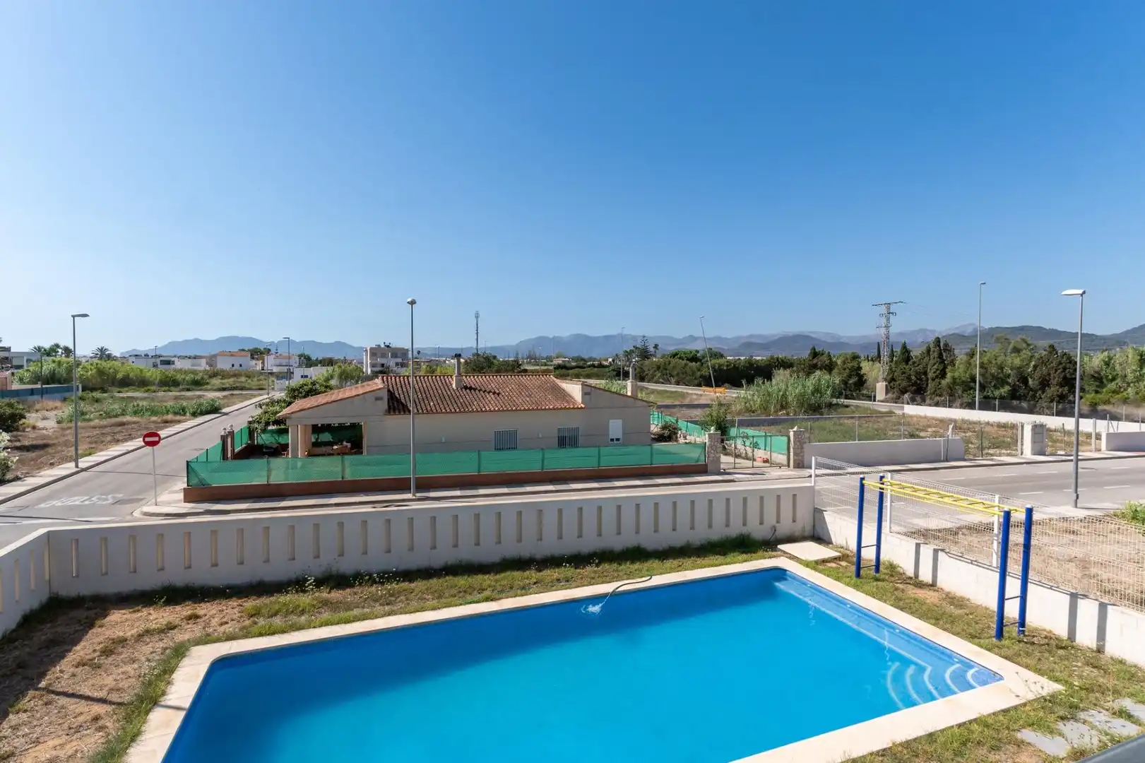 Piscina de Casa o xalet en venda en Oliva amb Aire condicionat, Jardí privat i Terrassa