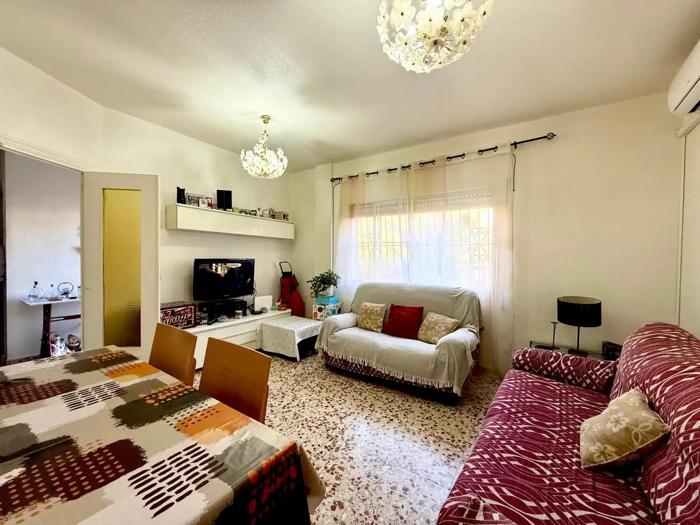 Sala d'estar de Casa o xalet en venda en La Unión amb Aire condicionat i Moblat