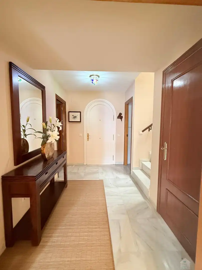 Casa o chalet en venta en Tomares con Aire acondicionado, Terraza y Piscina comunitaria