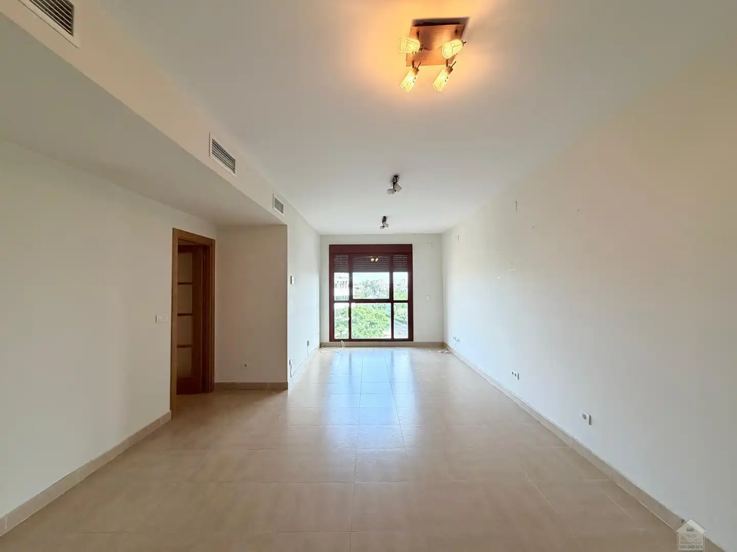 Living room of Flat for rent in Sevilla  with Air Conditioner, Storage room and Community pool