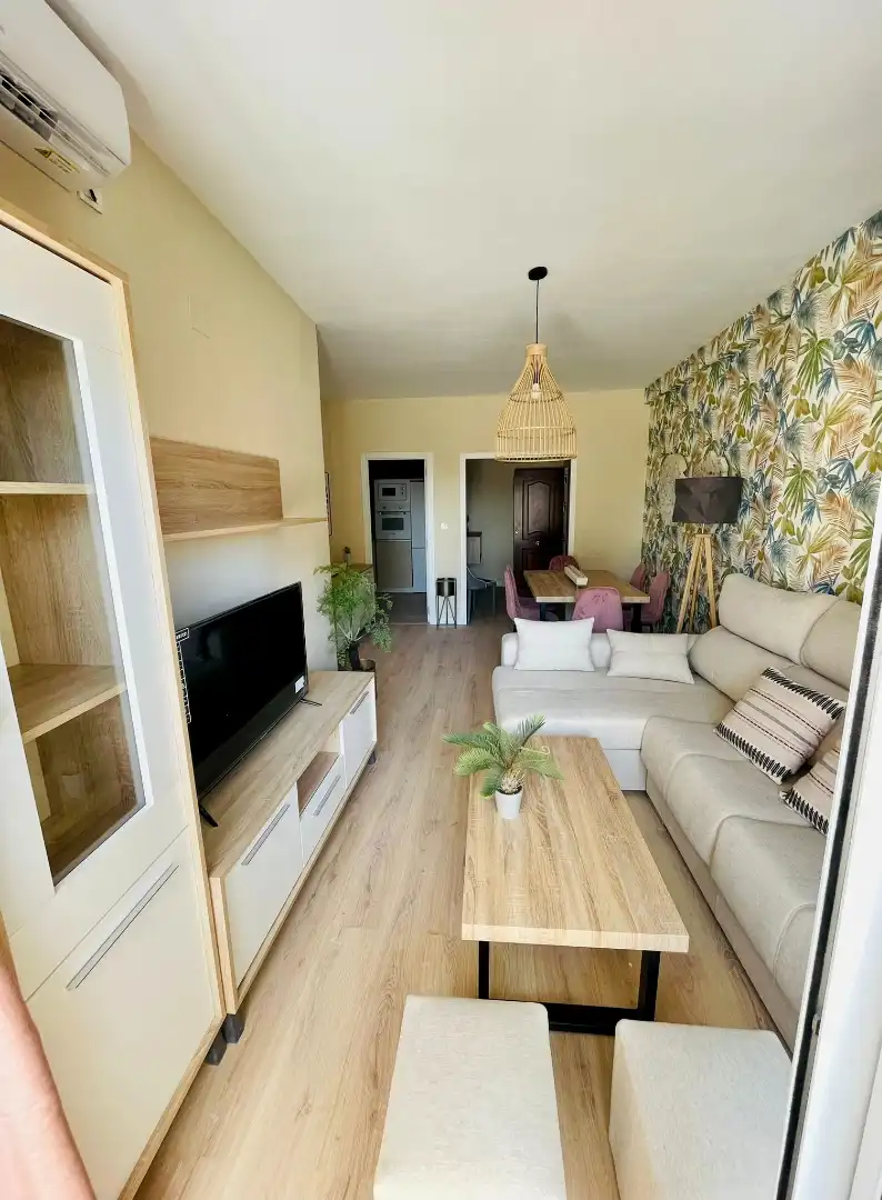 Living room of Flat for rent in Granada  with Air Conditioner, Heating and Parquet flooring