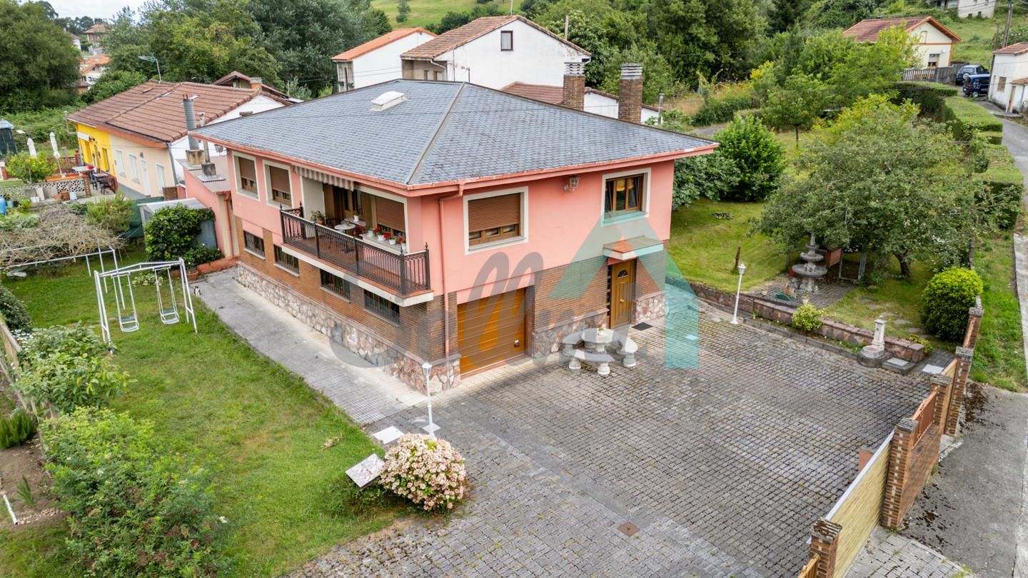 Vista exterior de Casa o xalet en venda en Oviedo  amb Calefacció, Jardí privat i Terrassa