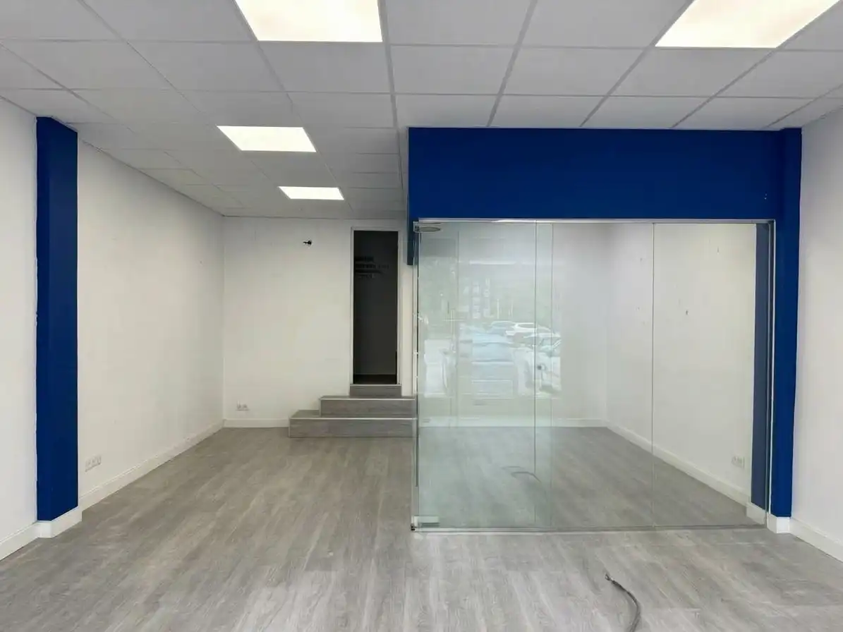 Local comercial en venda a Bellvitge - El Gornal - Granvia LH