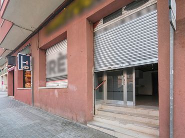 Locale commerciale in vendita a Rd Francesc Macia