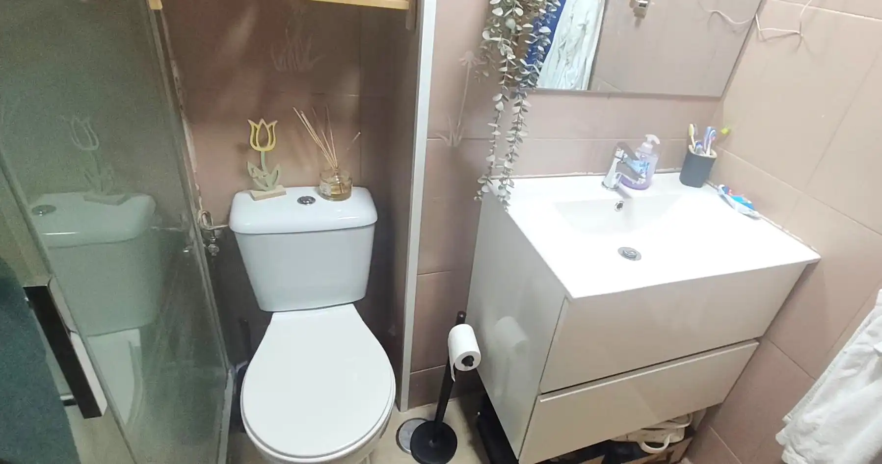 Bathroom of Flat for sale in Móstoles  with Air Conditioner, Heating and Parquet flooring
