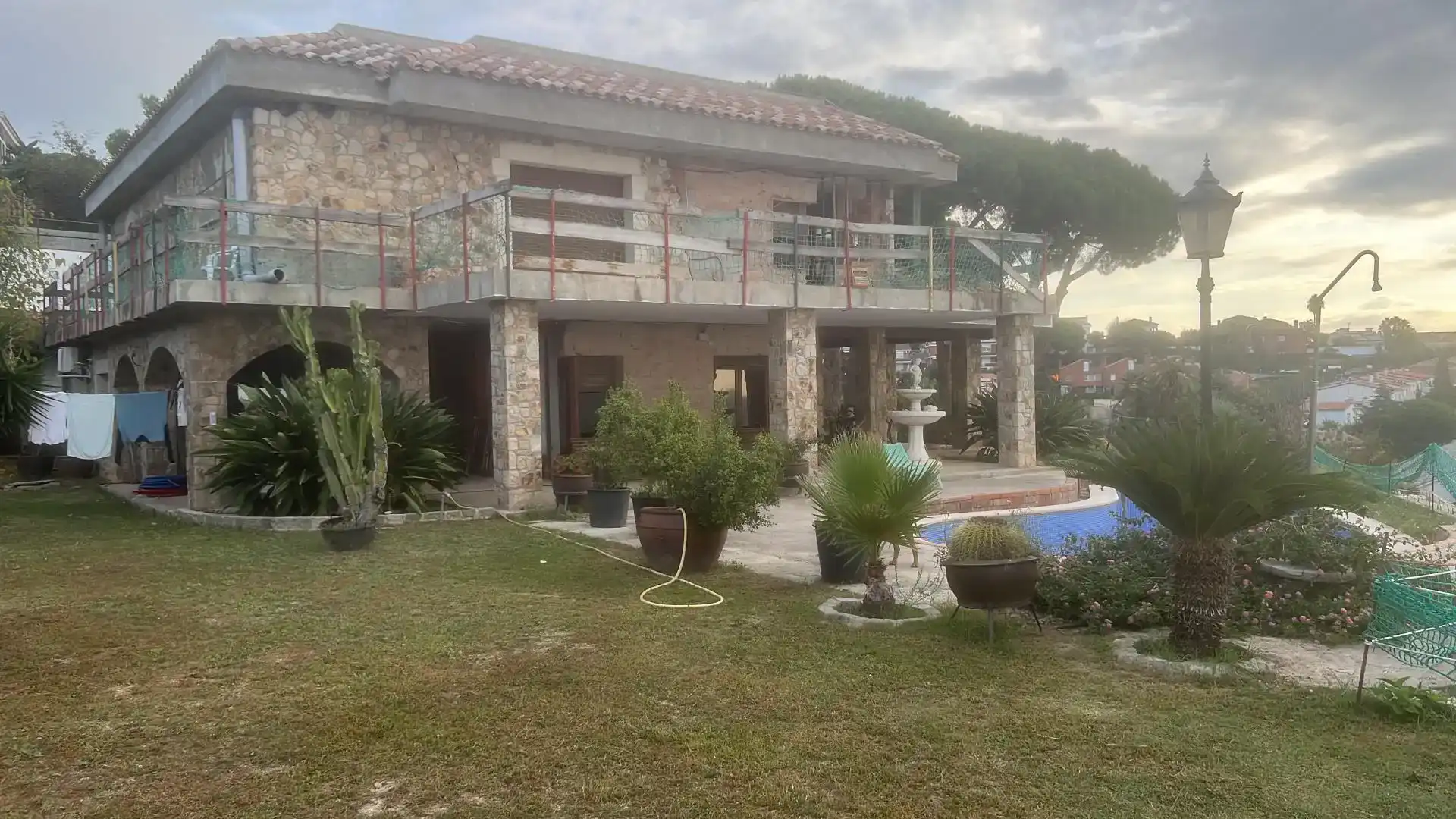 Vista exterior de Casa o xalet en venda en Teià amb Aire condicionat, Piscina i Balcó