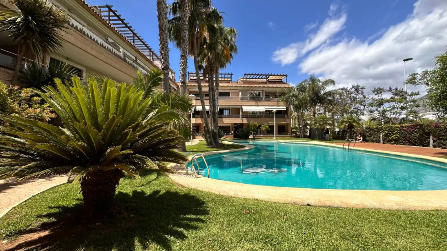Apartament amb terrassa de lloguer a Montañar - El Arenal