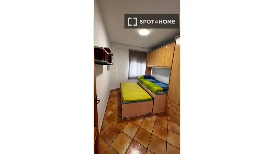 Habitación de Apartamento para compartir en Dénia con Aire acondicionado, Calefacción y Terraza