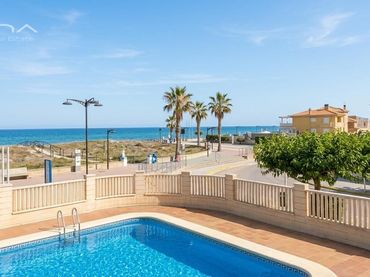 Apartament amb piscina en venda a Calle tamarits, dels