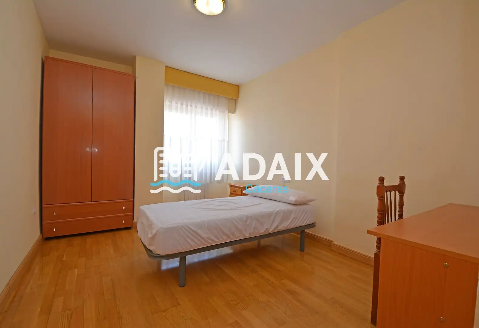 Schlafzimmer von Wohnung zur Miete in Cáceres mit Klimaanlage, Heizung und Möbliert