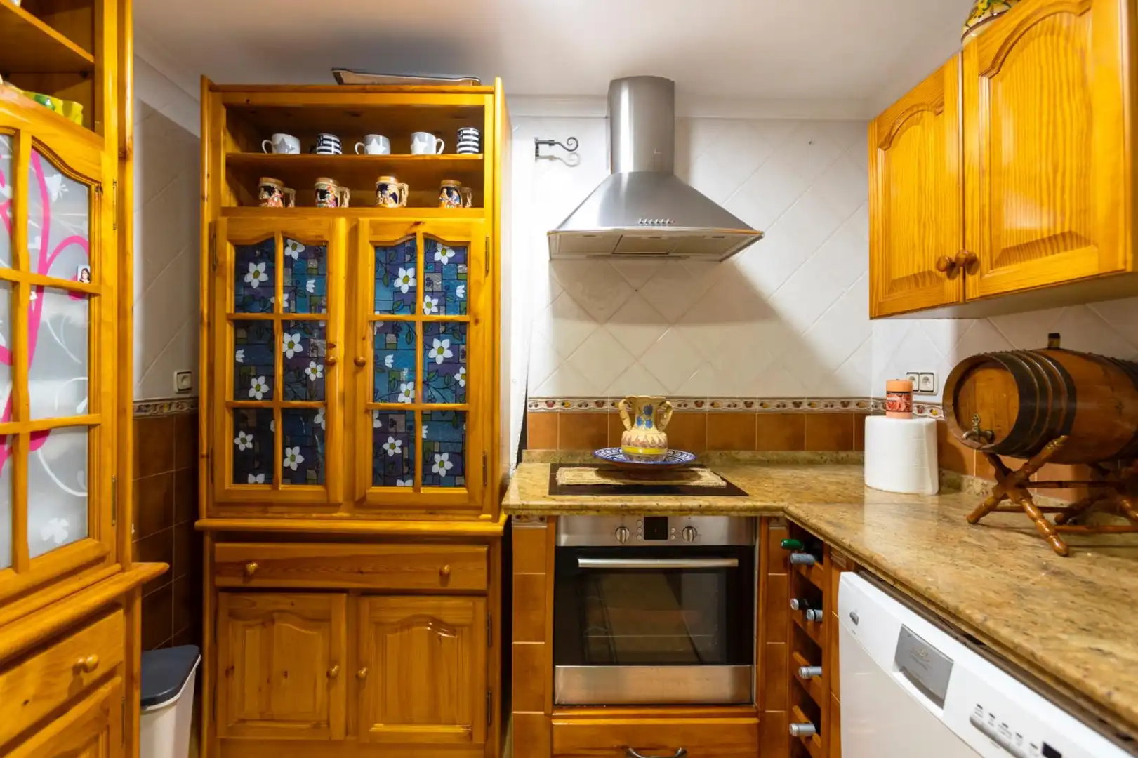 Küche von Wohnung zum Verkauf in Almuñécar mit Klimaanlage, Privatgarten und Terrasse