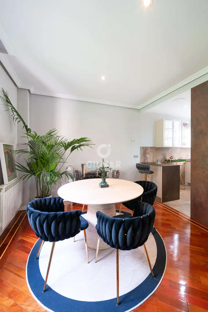 Comedor de Piso en venta en Madrid con Calefacción y Balcón