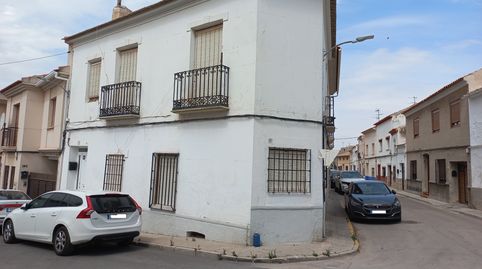 CASA A DOS CALLES EN CAMPO DE CRIPTANA