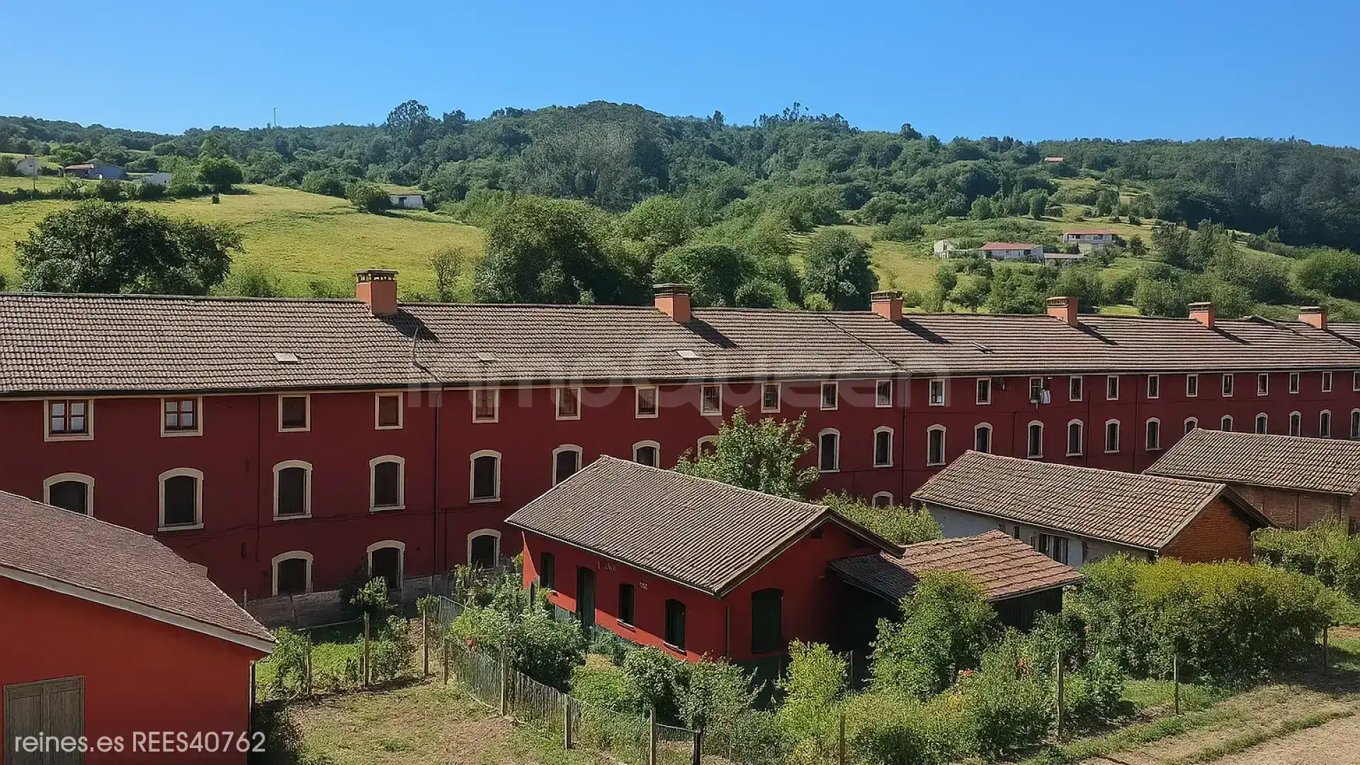 Vista exterior de Pis en venda en Siero amb Calefacció, Jardí privat i Moblat