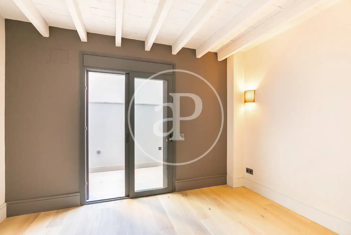 Wohnung zum Verkauf in Barcelona mit Klimaanlage, Heizung und Terrasse