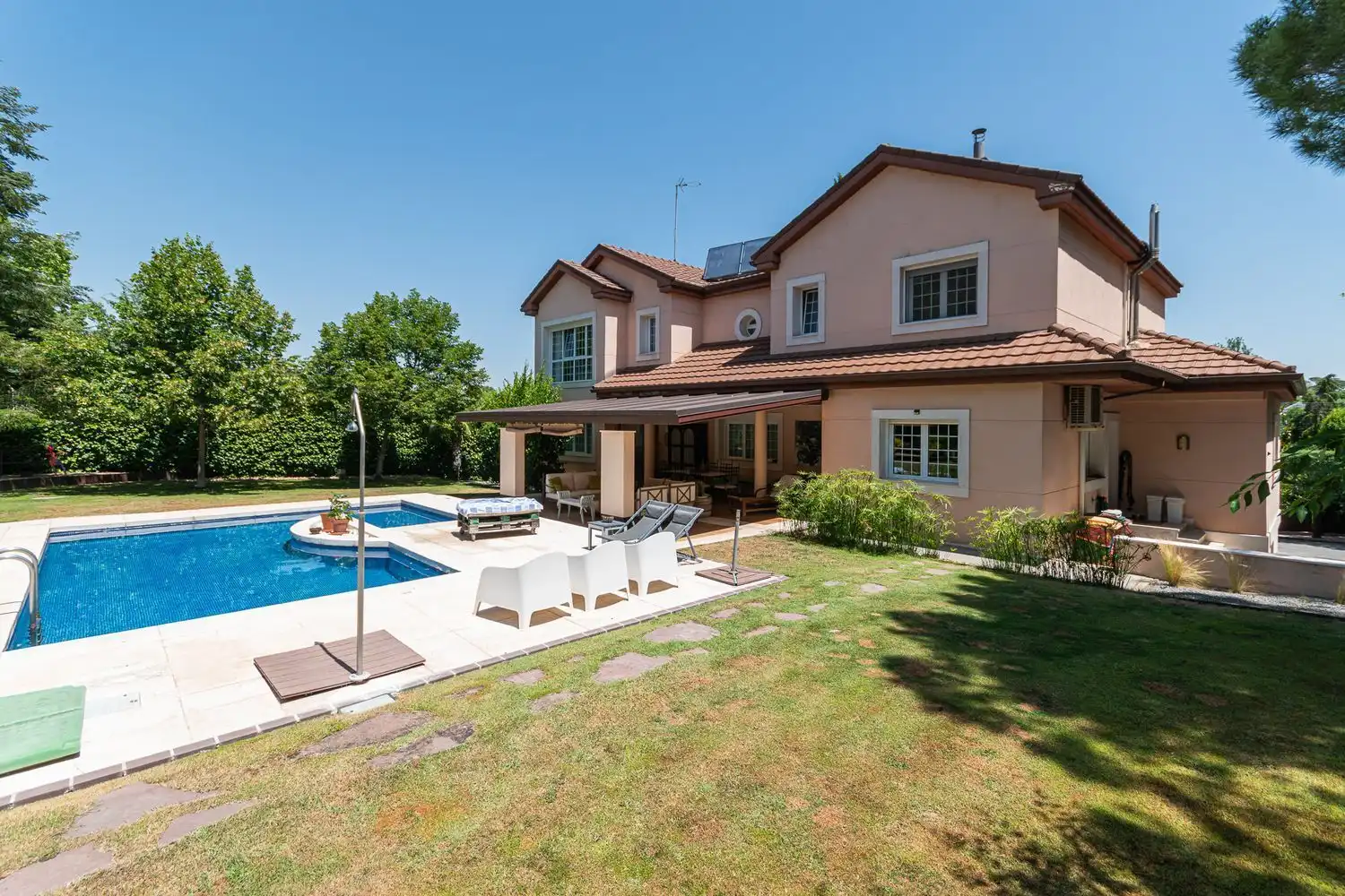 Garden of Houses for sale in Boadilla del Monte  with Air Conditioner, Heating and Storage room