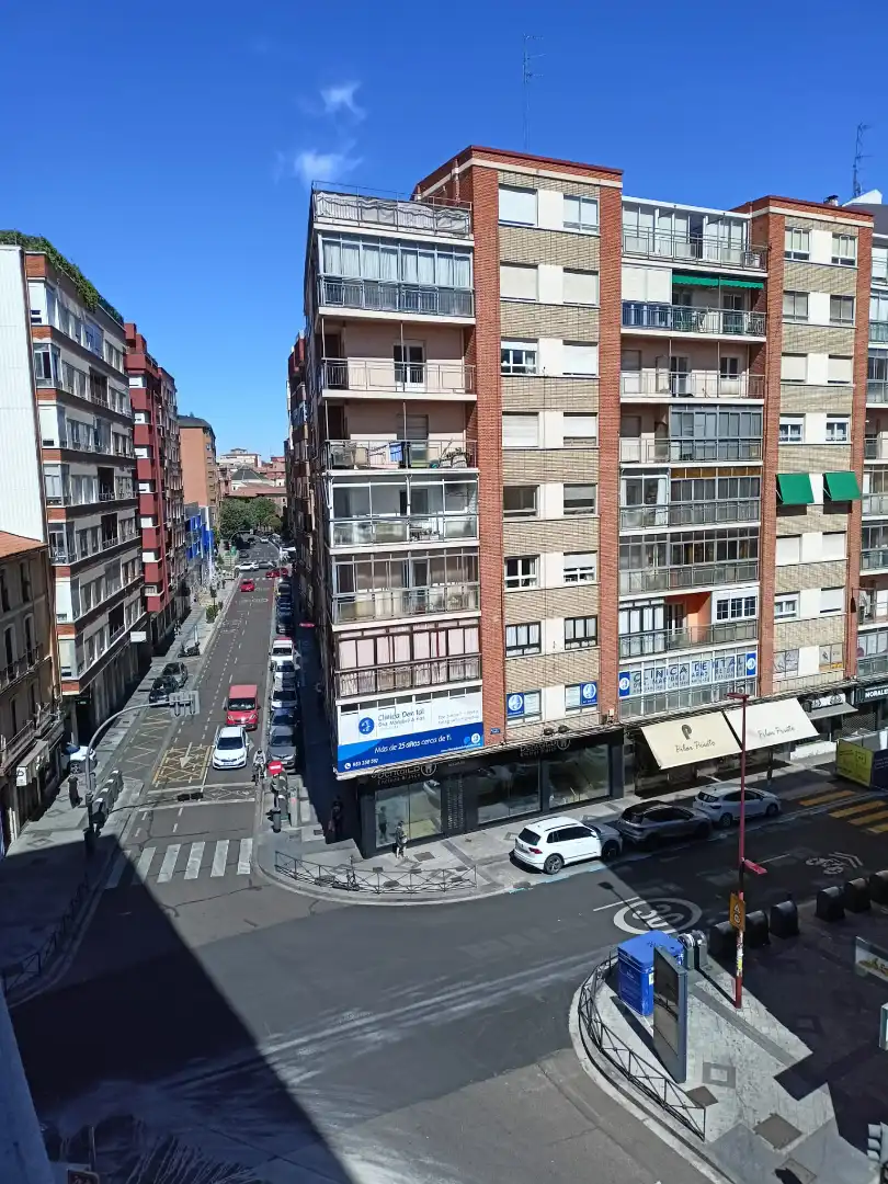 Pis amb terrassa en venda a Calle San Luis