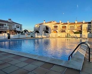 Piscina de Casa adosada de lloguer en El Vendrell amb Aire condicionat i Terrassa