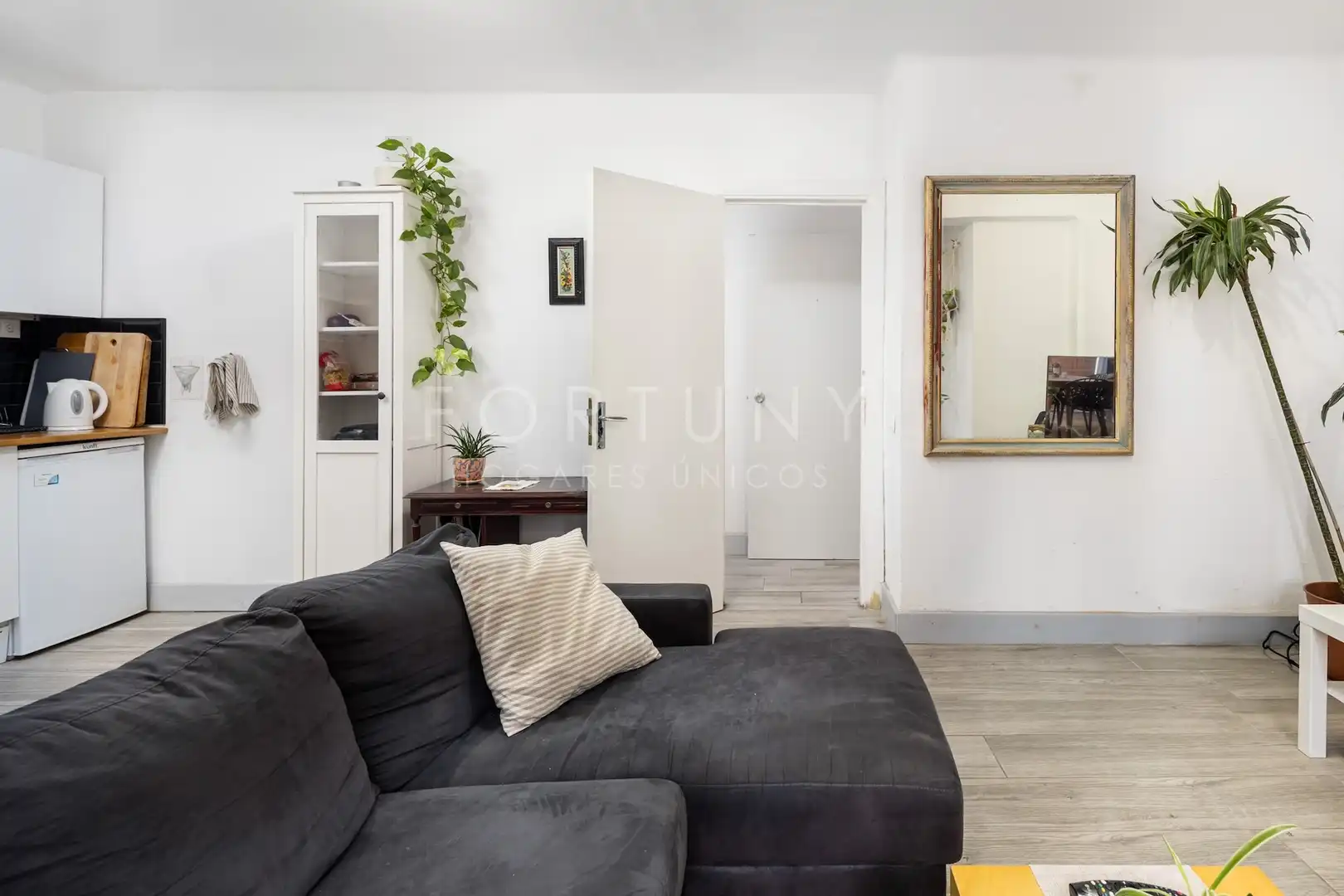 Living room of Flat for sale in Málaga  with Air Conditioner, Terrace and Furnished