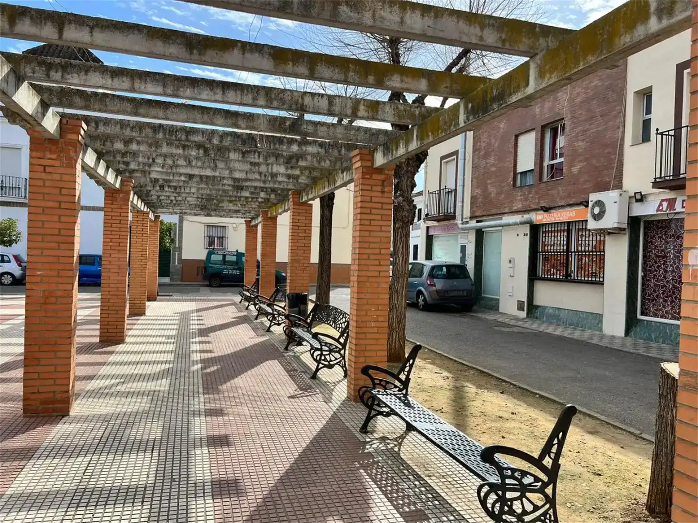 Vista exterior de Casa adosada en venta en Brenes con Aire acondicionado
