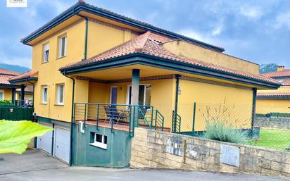 Exterior view of Single-family semi-detached for sale in Camargo  with Terrace