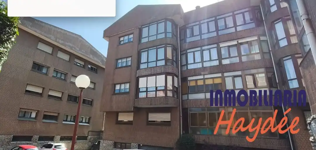 Außenansicht von Wohnung zum Verkauf in Getxo  mit Heizung, Privatgarten und Abstellraum