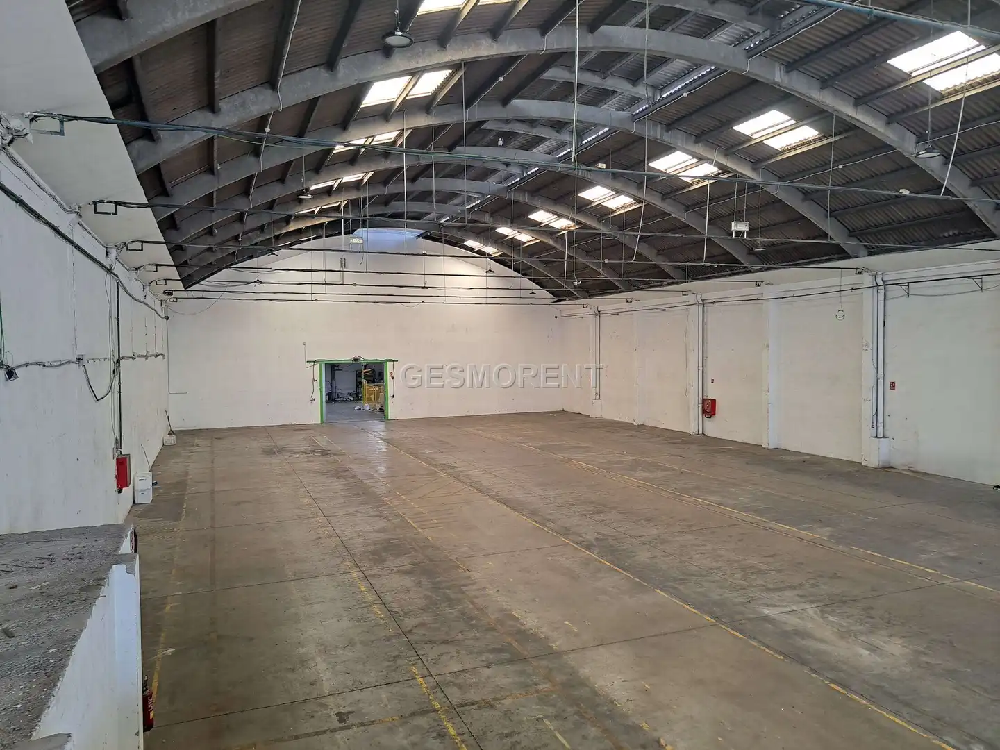 Nau industrial de lloguer en L'Hospitalet de Llobregat