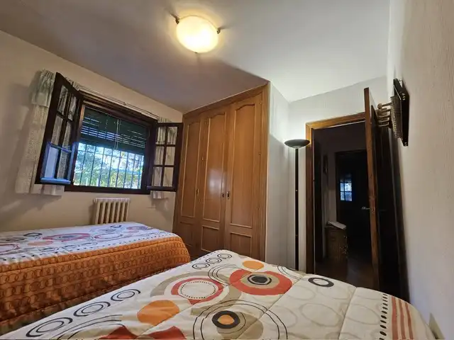 Dormitori de Casa o xalet en venda en Cuéllar amb Calefacció, Jardí privat i Traster