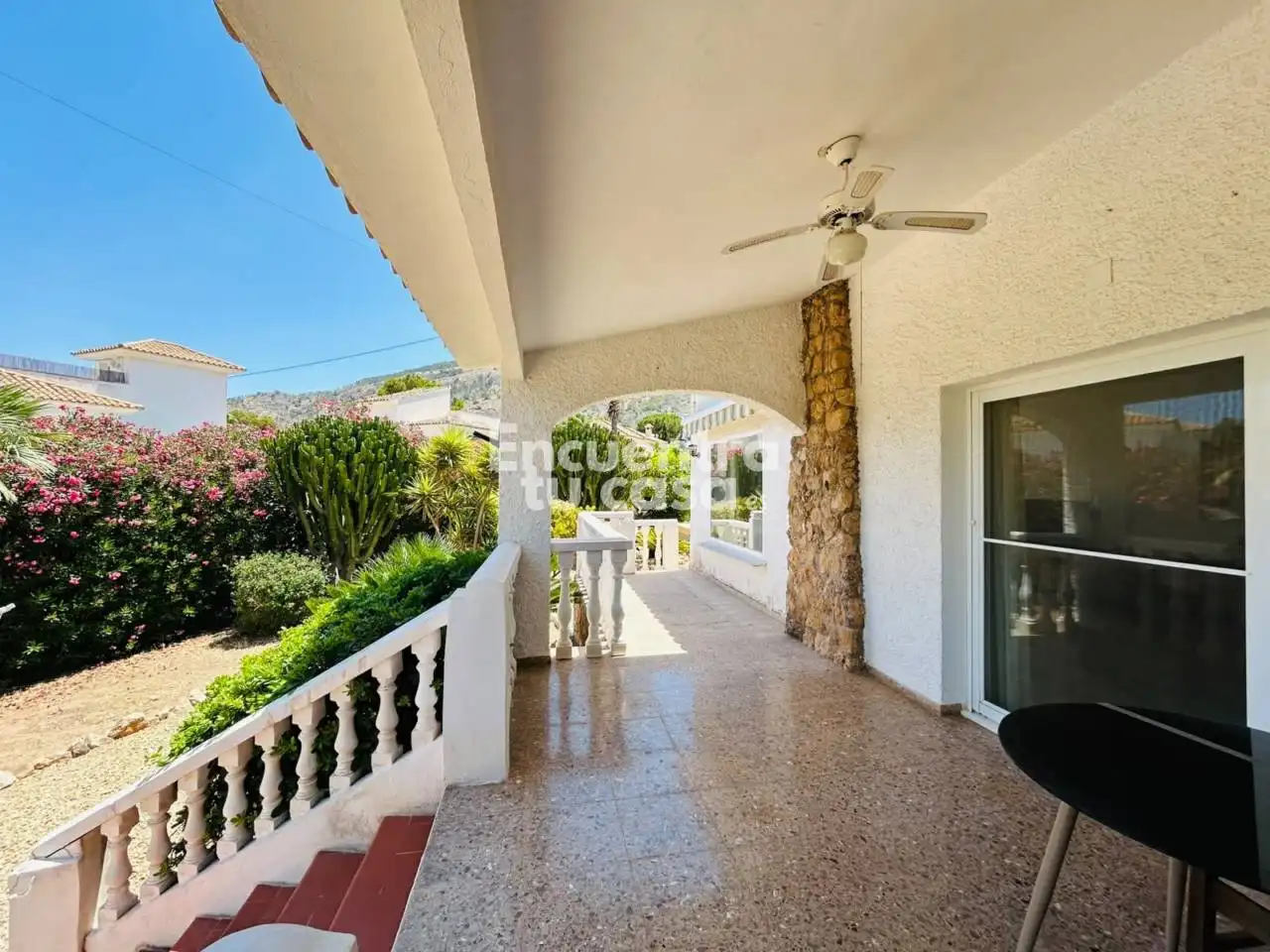 Vista exterior de Casa o xalet en venda en L'Alfàs del Pi amb Aire condicionat, Calefacció i Jardí privat