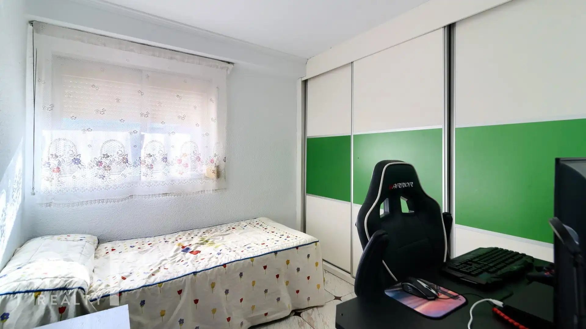 Bedroom of Flat for sale in Valencia  with Air Conditioner, Heating and Terrace